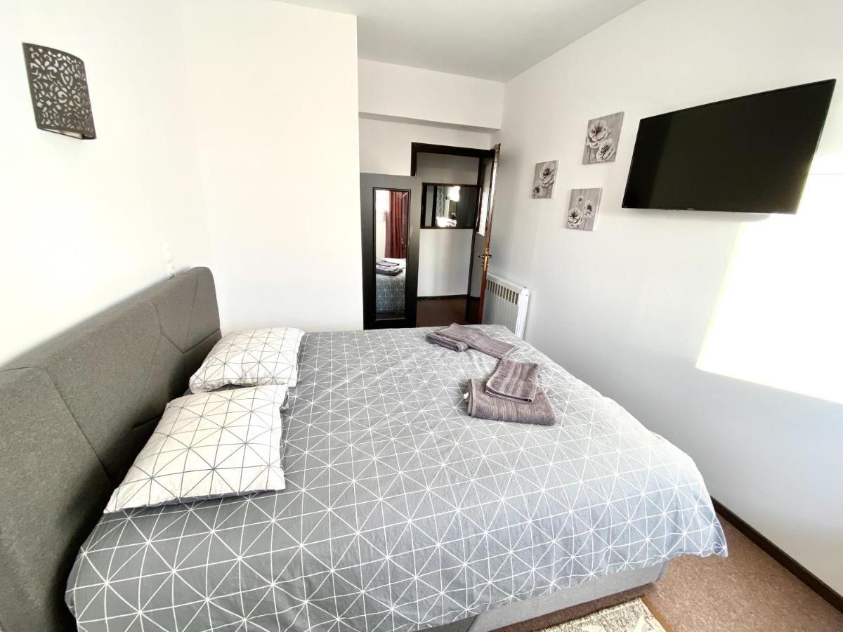 Classic 2 Bedroom Apartment Next To Metro - Marousi เอเธนส์ ภายนอก รูปภาพ